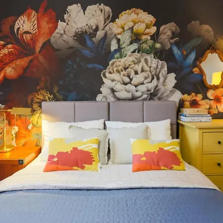 - Armii Krajowej 11 *